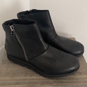 SOREL Women’s Zip Leather Boots